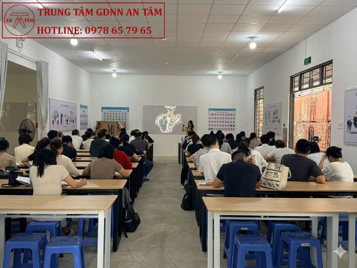 phong-hoc-ly-thuyet phòng học lý thuyết